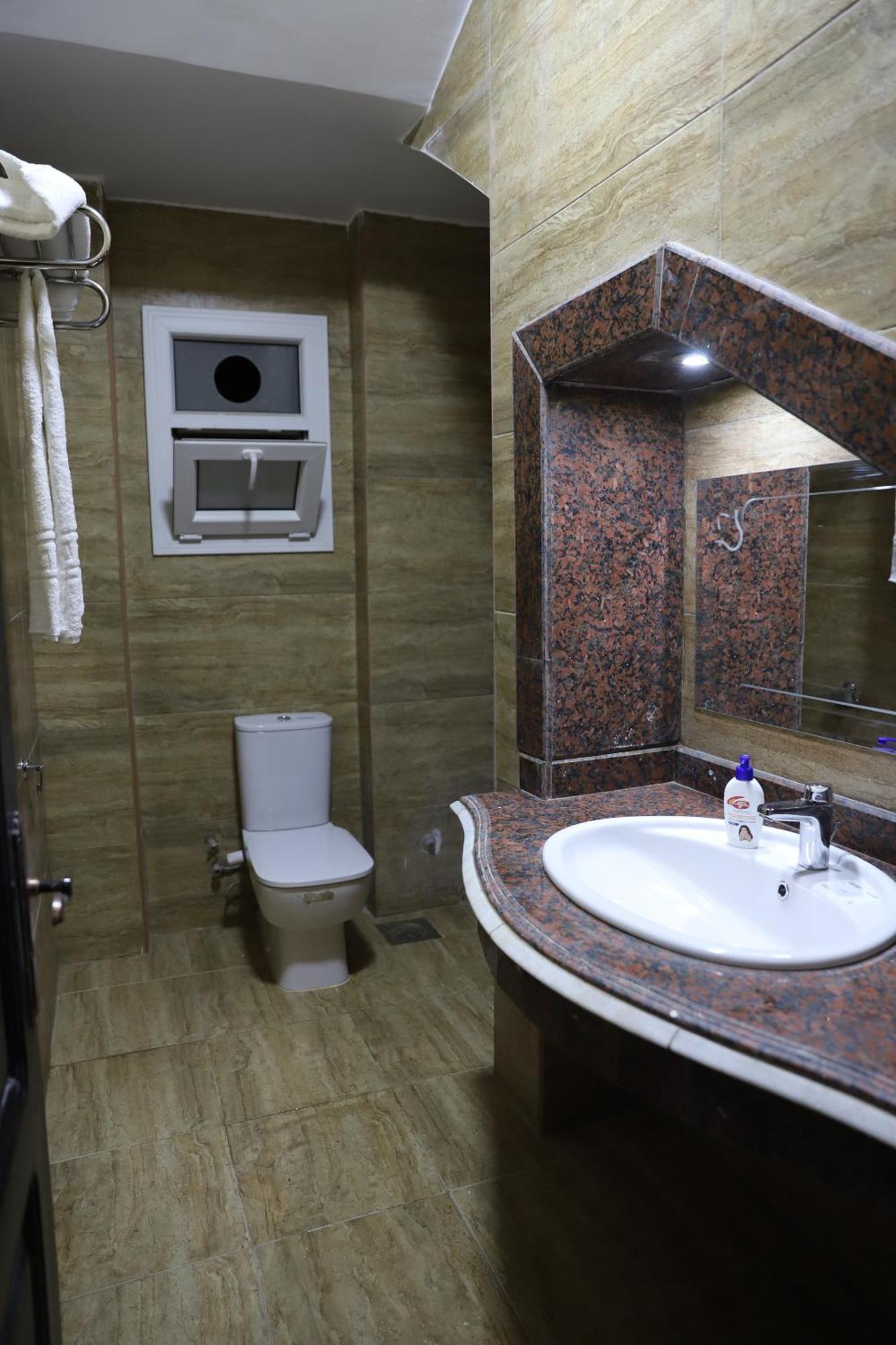 Kafret el-Gabal King Khufu Pyramids View Hotel מראה חיצוני תמונה
